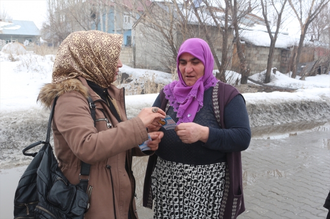 "Mahalleye kadın eli değsin" diyerek 16 erkeğe karşı aday oldu