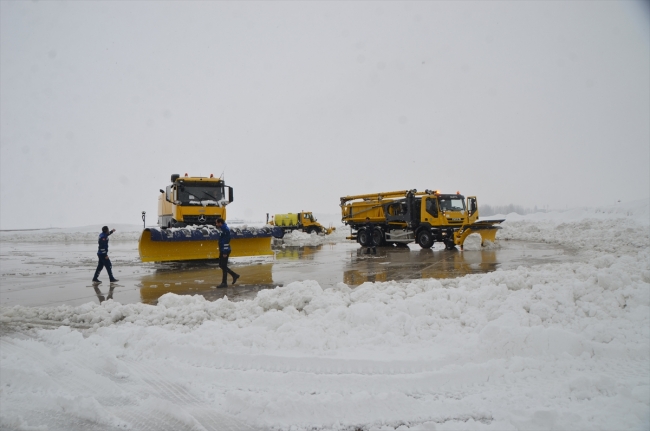 Hakkari'de uçak seferleri iptal edildi