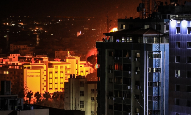 İsrail Gazze'yi vuruyor