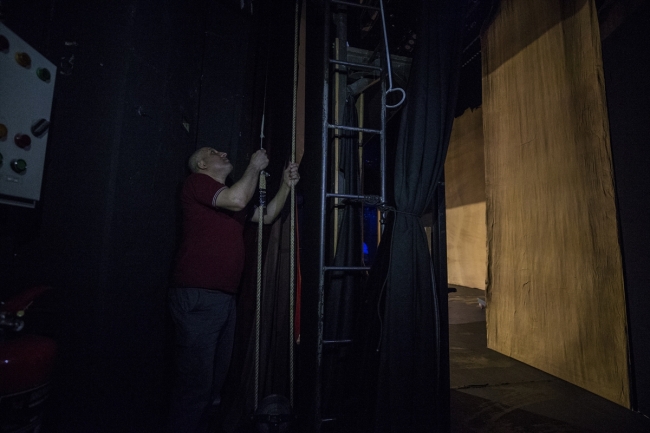 Tiyatro sahnesinin görünmeyen kahramanları