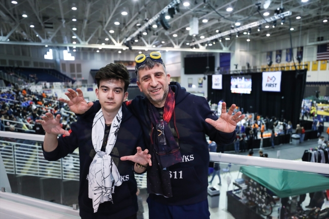 Türk liseleri New York'ta robot yarışmasında boy gösteriyor