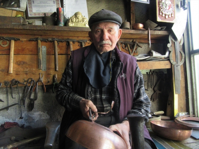 Mustafa dedenin alemleri camileri süslüyor