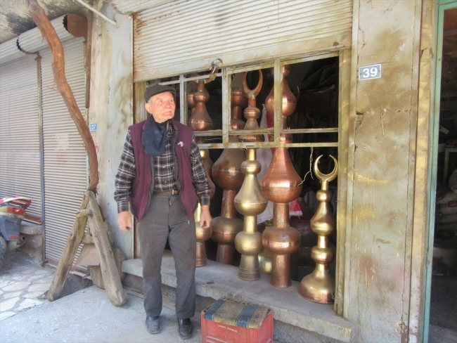 Mustafa dedenin alemleri camileri süslüyor