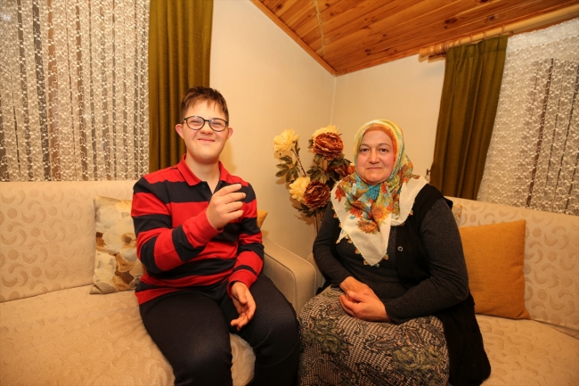 Down sendromlu Muhammet "Tayyip dedesi"ne kavuştu