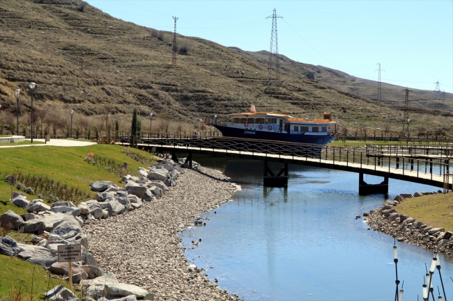 Uçak, tren ve gemiden kütüphaneler