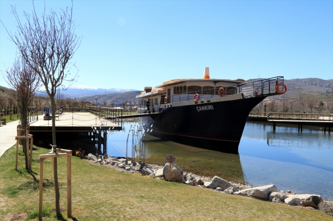 Uçak, tren ve gemiden kütüphaneler