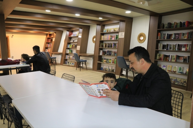 Uçak, tren ve gemiden kütüphaneler