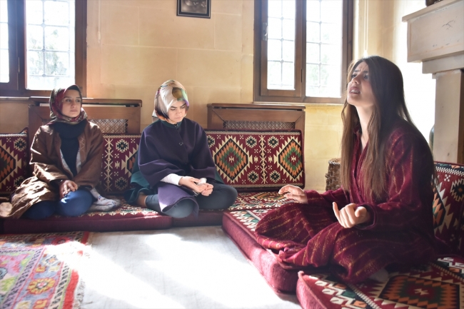 Yaşayan Kültürel Hazine Müzesi'nin gönüllü rehber öğrencileri