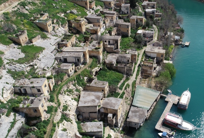 Sular altında kalan "Savaşan Köyü" cazibe merkezi oluyor