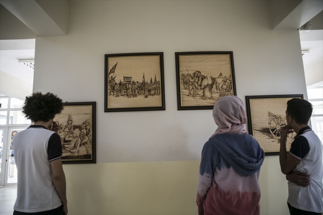 Atık tahtalardan ihtiyaç sahibi çocuklara oyuncak yapıyorlar