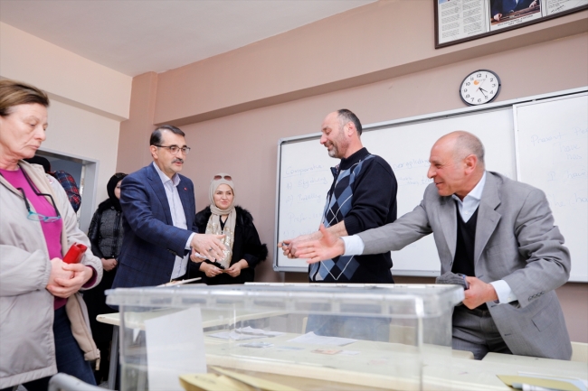 Bakanlar oylarını kullandı