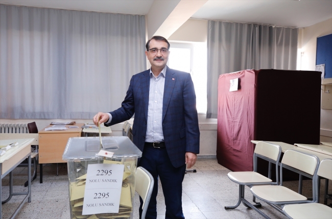 Bakanlar oylarını kullandı