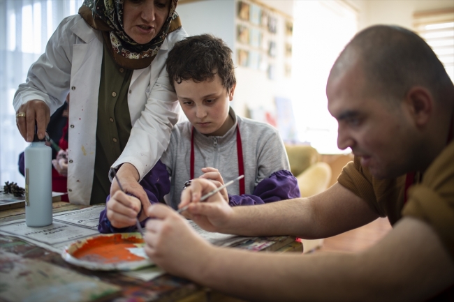 Aileler otizmli çocuklarının toplumda kabul görmesini istiyor