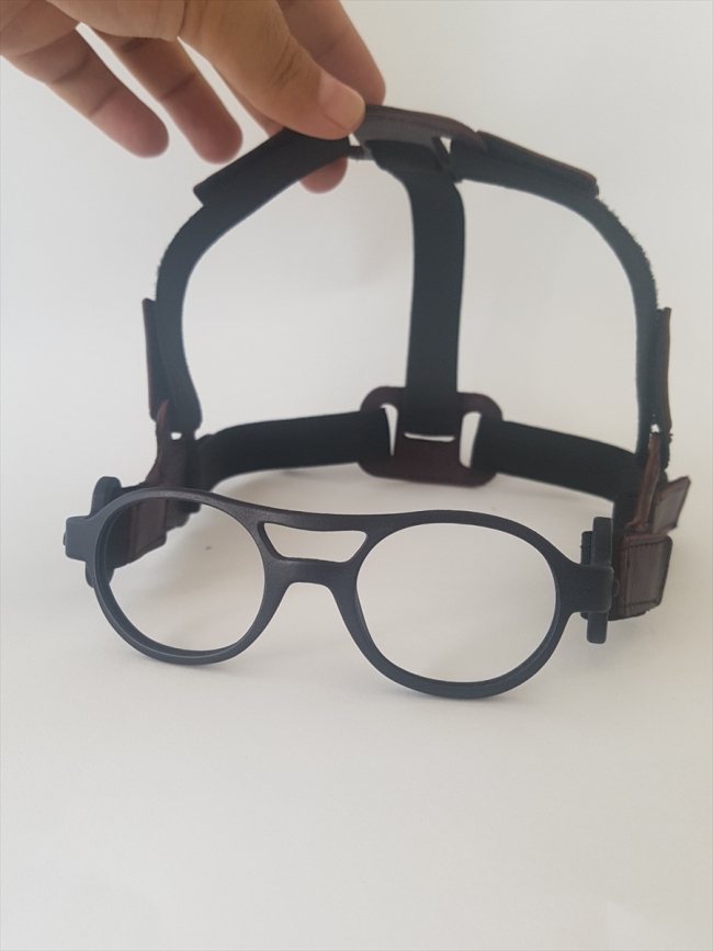 Görme engelli çocuğa 3D teknolojisiyle gözlük üretildi