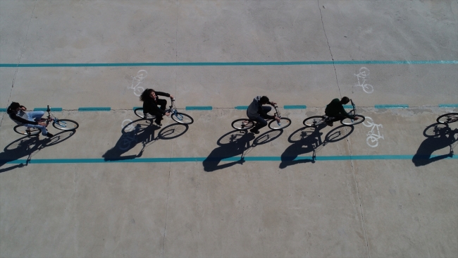 Zihinsel engelli öğrenciler tarihe pedal çeviriyor