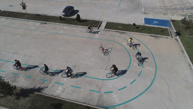 Zihinsel engelli öğrenciler tarihe pedal çeviriyor