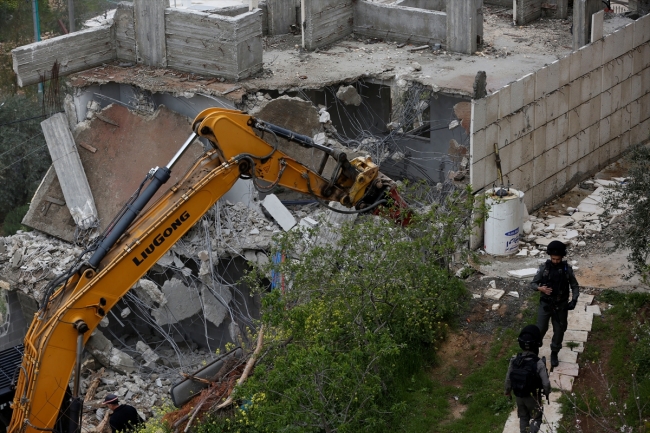 İsrail Doğu Kudüs'te Filistinlilere ait bir binayı yıktı