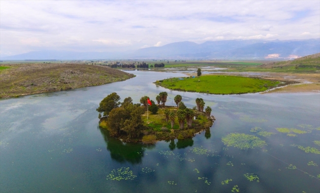 Eşsiz manzarası ve zengin florasıyla Gölbaşı Gölü