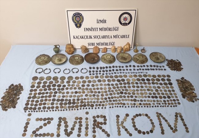 İzmir'de bin 262 tarihi eser ele geçirildi