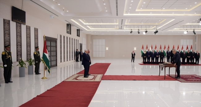 Filistin'in yeni kabinesinin üyeleri yemin etti