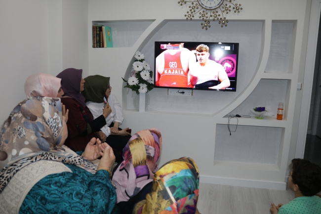 Rıza Kayaalp'in baba evinde şampiyonluk sevinci