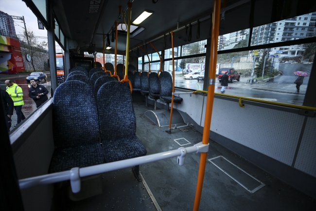 Başkentte özel halk otobüsü belediye temizlik aracına çarptı: 10 yaralı