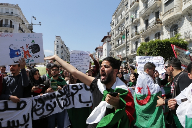 Cezayir’de siyasi muhalefet seçimleri boykot etme kararı aldı