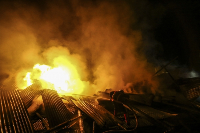 Başkentte pelet deposunda yangın