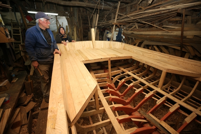 Karı koca 41 yıldır balıkçı kayıkları yapıyor