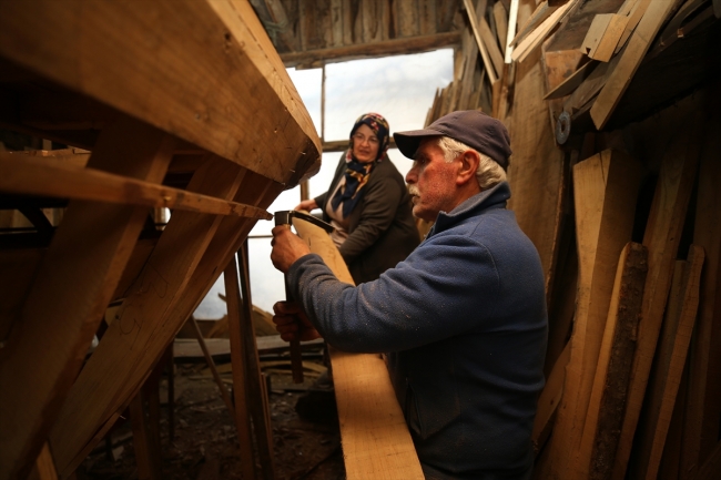 Karı koca 41 yıldır balıkçı kayıkları yapıyor