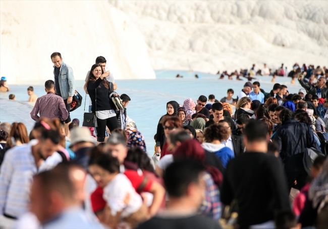 Pamukkale'yi 3 saate 15 bin kişi ziyaret etti