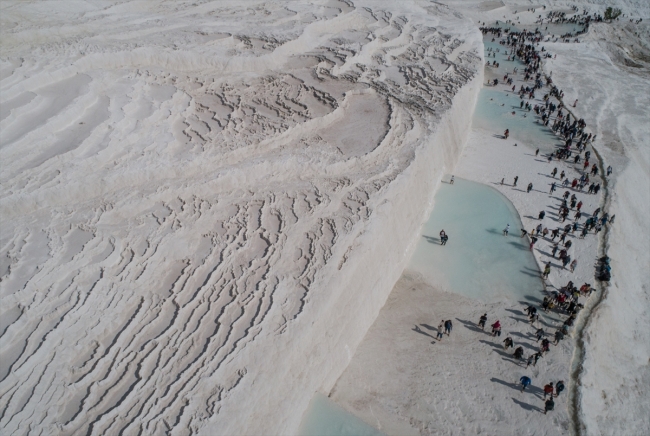 Pamukkale'yi 3 saate 15 bin kişi ziyaret etti