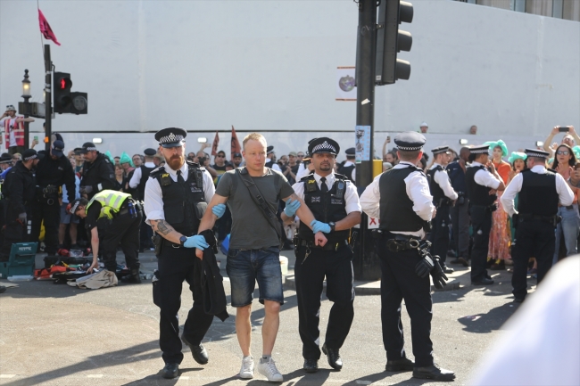 Londra'daki çevreci işgal eyleminde gözaltı sayısı 750'yi geçti