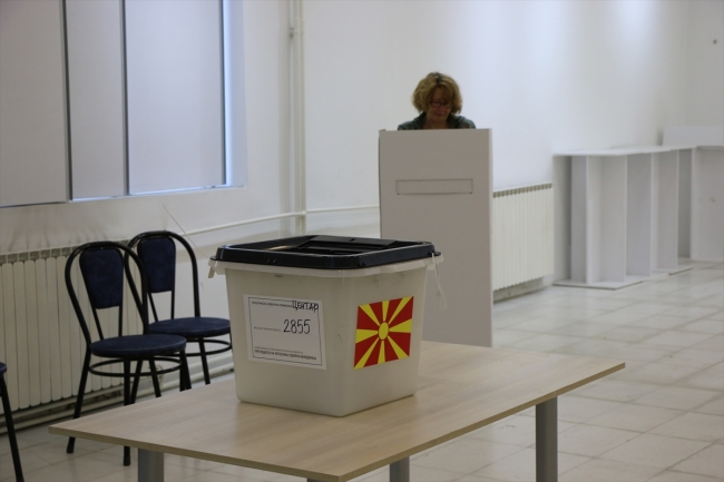Kuzey Makedonya'da halk cumhurbaşkanlığı seçimi için sandık başında