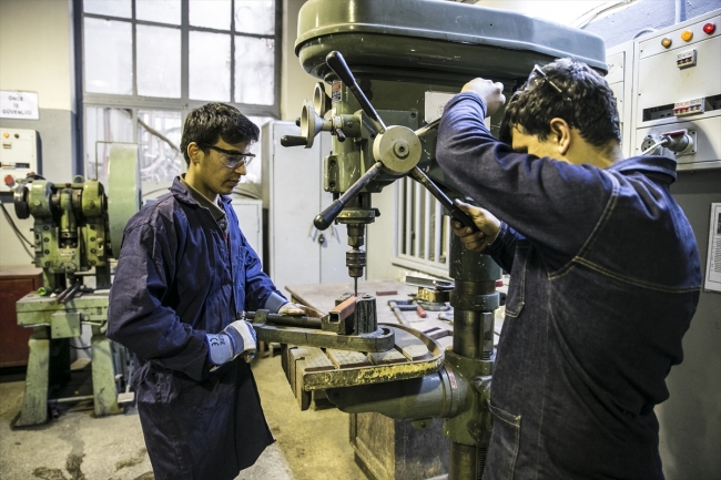 Afrin'in okul sırası Hataylı öğrencilerden