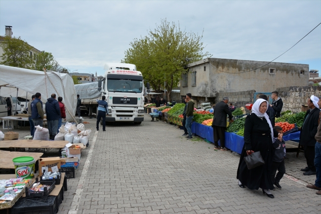 Şanlıurfa'da freni boşalan tır pazara girdi