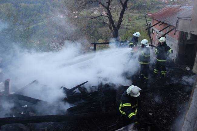 Sinop'ta ev yangını: 3 ölü