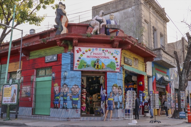 Renkli evleri, süslü duvarlarıyla "La Boca Mahallesi"