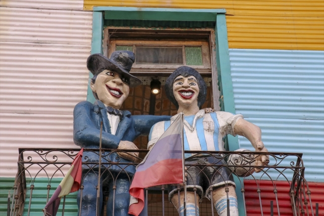 Renkli evleri, süslü duvarlarıyla "La Boca Mahallesi"