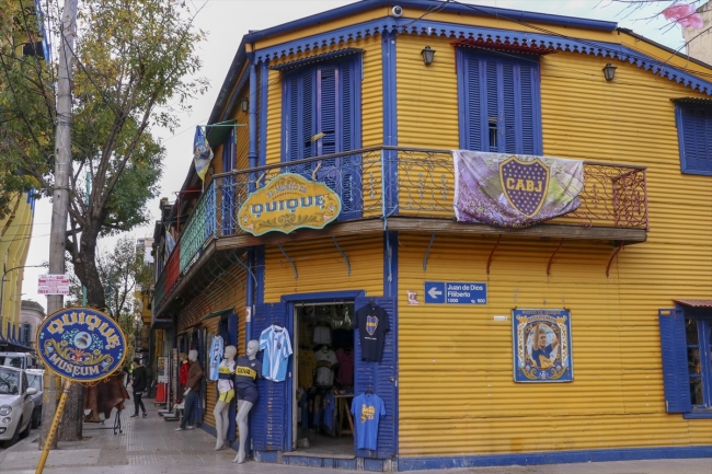 Renkli evleri, süslü duvarlarıyla "La Boca Mahallesi"