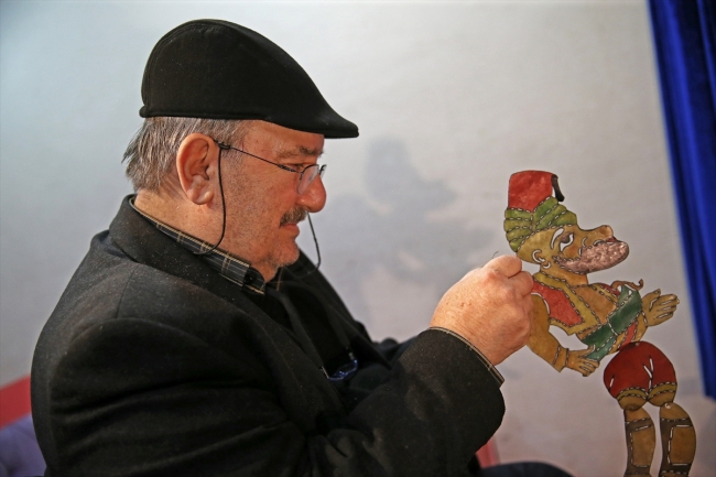 Çeyrek asırlık Karagöz ustası