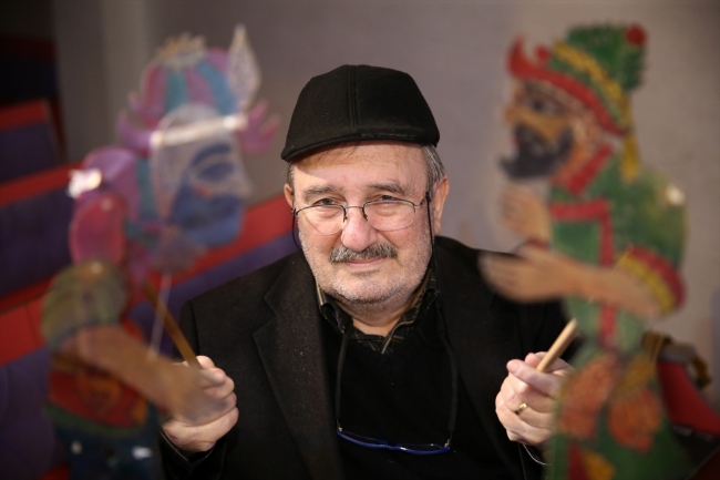 Çeyrek asırlık Karagöz ustası