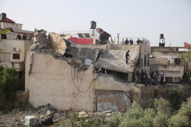 İsrail güçleri şehit ettiği Filistinlinin evini yıktı