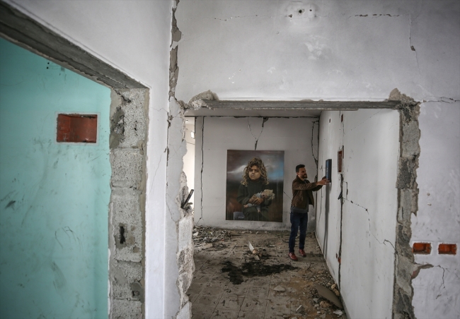 Gazze'de enkazlar arasındaki sıra dışı sergi