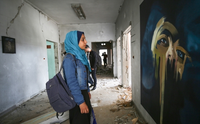 Gazze'de enkazlar arasındaki sıra dışı sergi