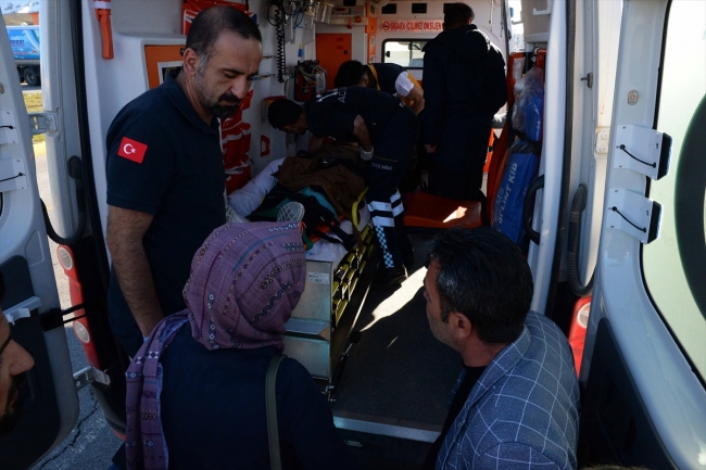 Bitlis'te yolcu otobüsü ile tır çarpıştı: 34 yaralı