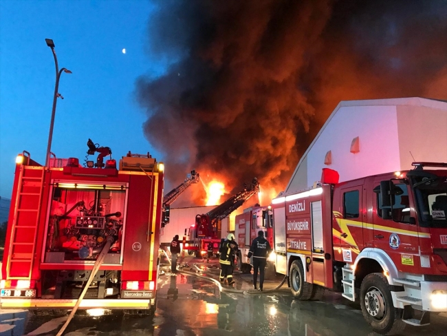 Denizli'de tekstil fabrikasında yangın
