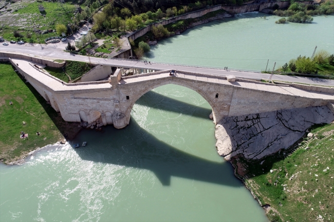 Tarihi köprüleriyle Diyarbakır