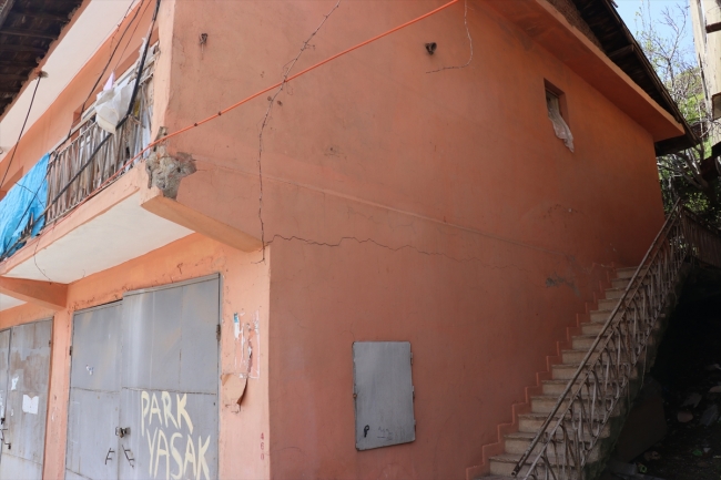 Elazığ Maden'de heyelan riski bulunan ev ve iş yerleri tahliye ediliyor