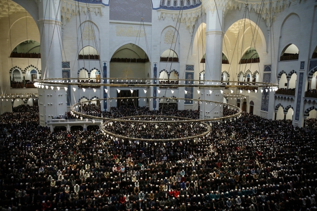 Çamlıca Camii'nde sabah namazı buluşması